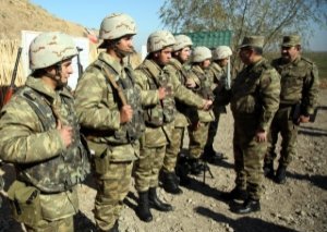 Zakir Həsənov ön cəbhədə döyüş hazırlığını yoxladı