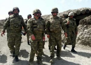 Azərbaycanın müdafiə naziri cəbhənin ön xəttində-