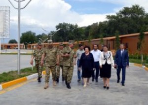 Ombudsman cəbhə bölgəsində hərbi hissələrdə olub