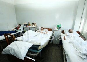 Apreldə yaralanan 18 əsgər hələ də hospitaldadır