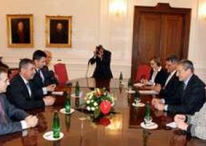 Azərbaycanın müdafiə naziri çexiyalı həmkarı ilə görüşüb
