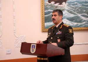 Komandir məcburi köçkünə fırıldaq gəlib