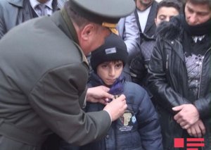 Şəhid əsgərin medalı ailəsinə təqdim olundu