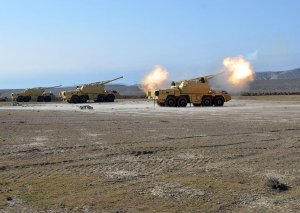 Raket və artilleriya birləşmələri döyüş atışlı taktiki təlimlər keçirib