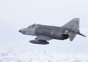 Türkiyədə iki hərbi təyyarə qəzaya uğrayıb