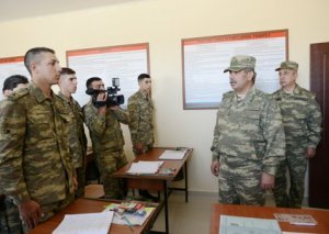 Zakir Həsənov Azərbaycan ordusunun səhra məşğələlərini izləyib