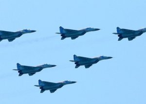 Hərbi Hava Qüvvələrinin təyyarə və helikopterlərinin Bakıda növbəti uçuşları keçirilib