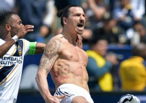 "Nə qədər ki buradayam, futboldan zövq alın" - İbrahimoviç