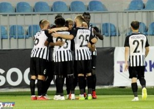 "Neftçi" "Qarabağ"la heç-heçə edərək liderliyini davam etdirib