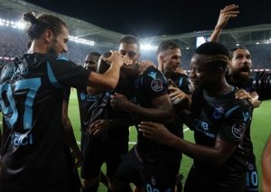 "Trabzonspor" "Qalarasaray"ı darmadağın etdi, "Fənərbaxça" uduzdu